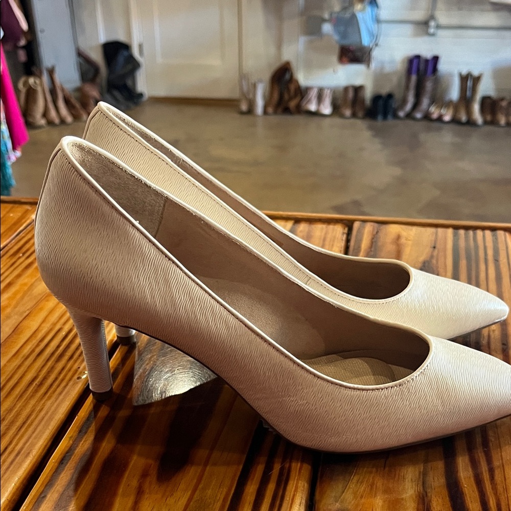 Rockport Cream Textured Pointed-Toe Pumps